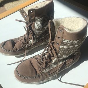 Fuzzy knit wintery shoes